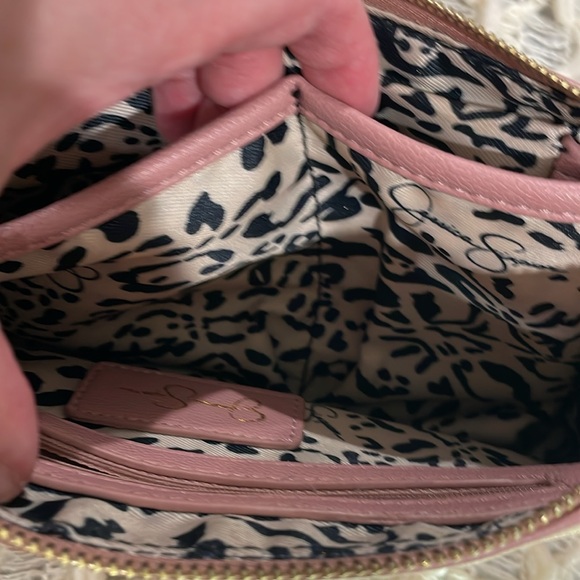 Crossbody shoulder pink leather golden flowers and zipper adjustable strap bag - Picture 6 of 10